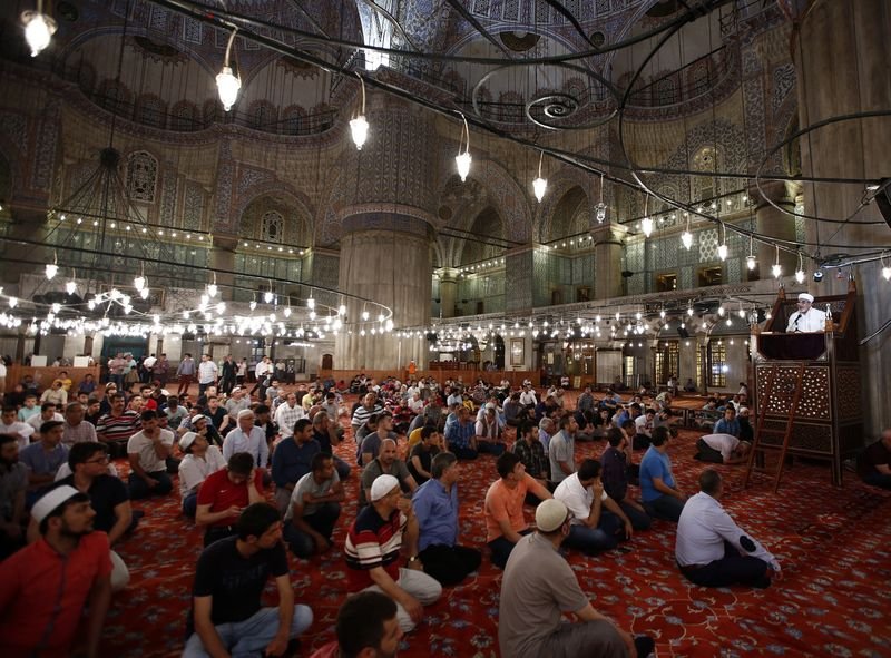 İlk teravih namazı kılındı