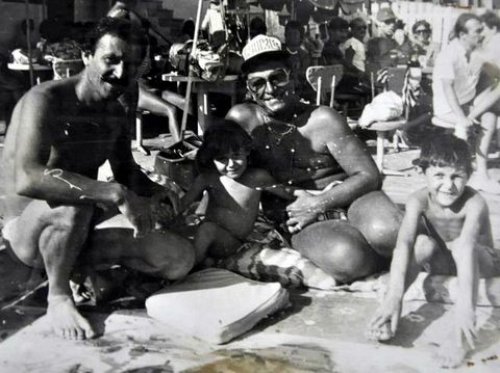 Bülent Ersoy ve Zeki Müren dudak dudağa