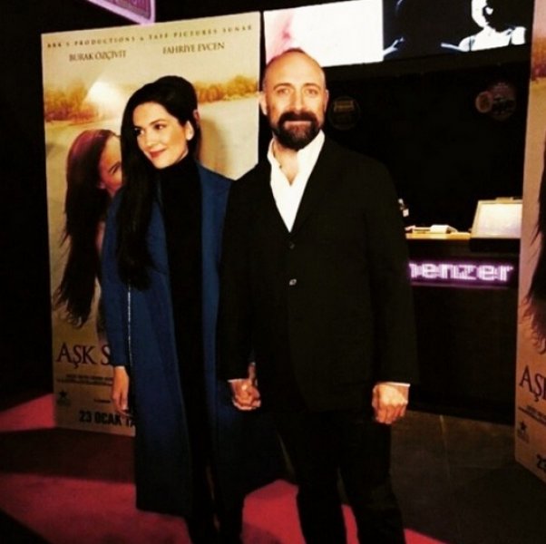 Bergüzar Korel ile Halit Ergenç tango dersi alıyor