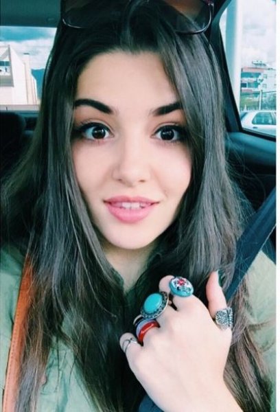 Hande Erçel'in Tayland tatili