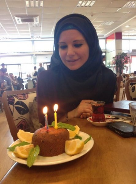 Burcu Çetinkaya ilk kez oğlunun yüzünü gösterdi