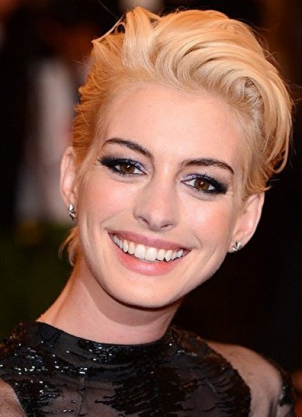 Sarışın olmaya heves edip hüsrana uğrayan 18 ünlü