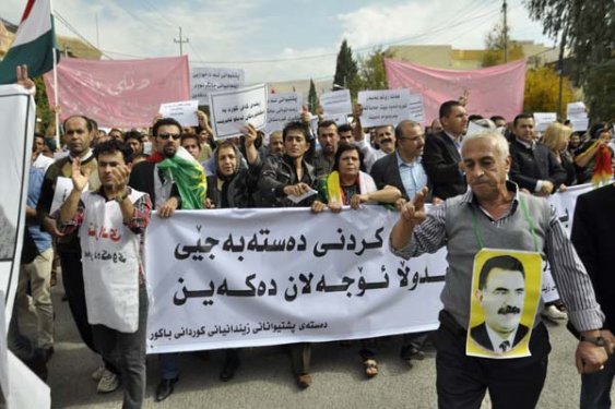 Kuzey Iraklı kürtler Türk bayrağı yaktı