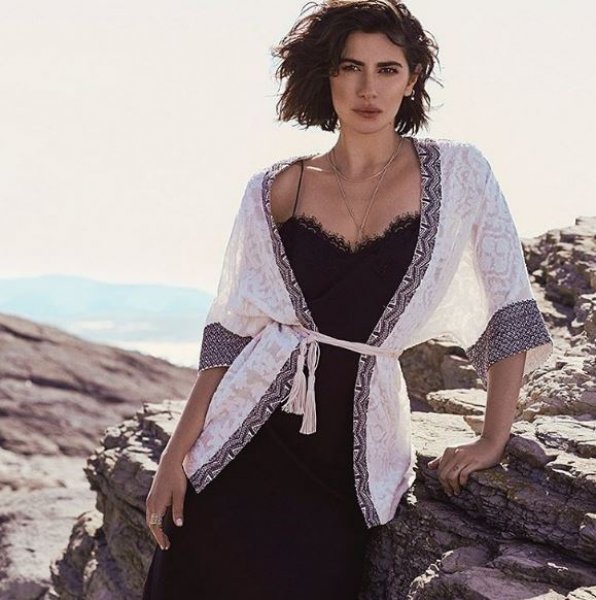 Nesrin Cavadzade sosyal medyaya geri döndü