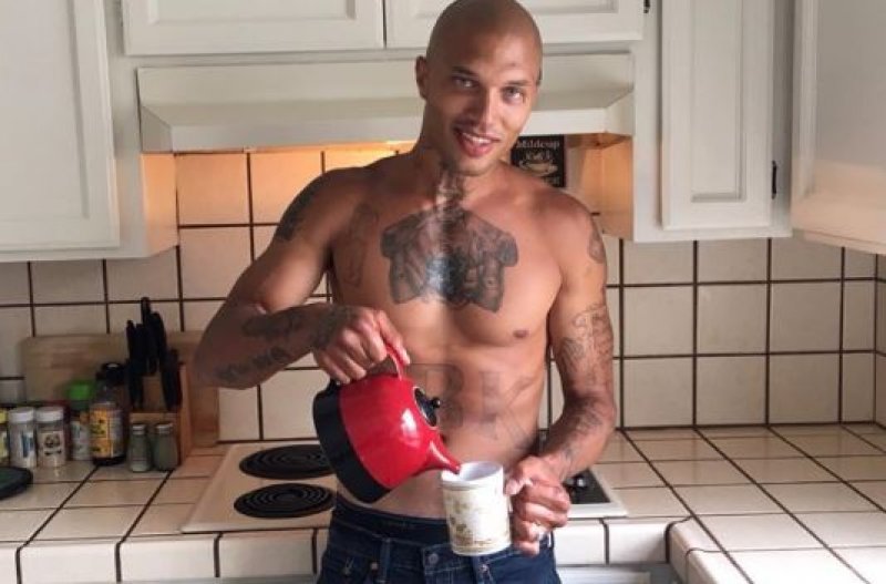 Dünyanın en yakışıklı mahkumu Jeremy Meeks sınır dışı edildi