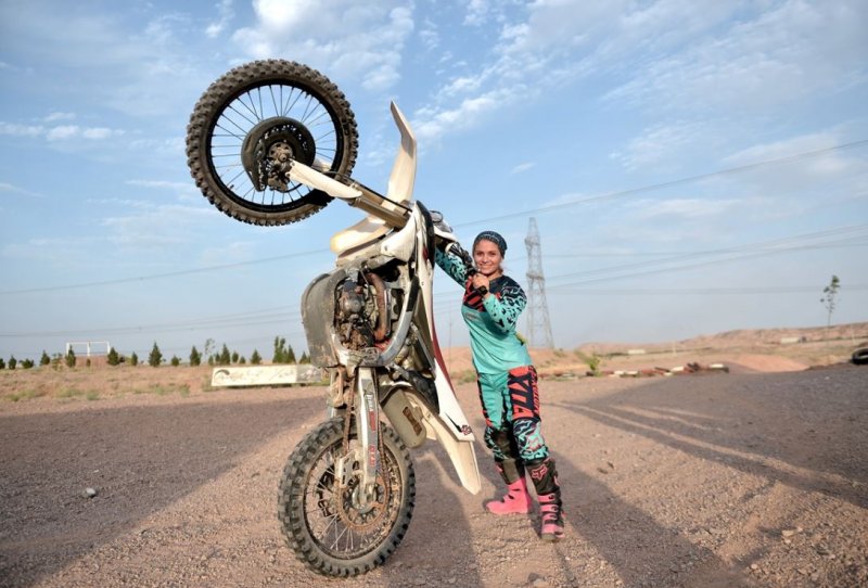 İranlı kadın motosikletçi yasakların kalkmasını istiyor