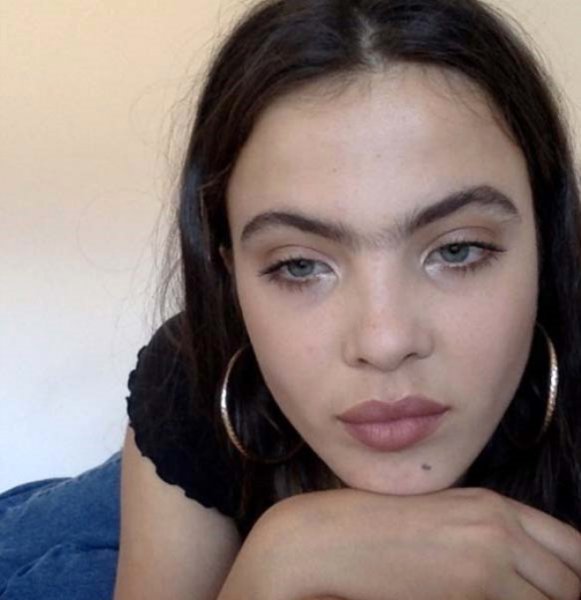 Sosyal medyanın tek kaşlı modeline teklif yağıyor 