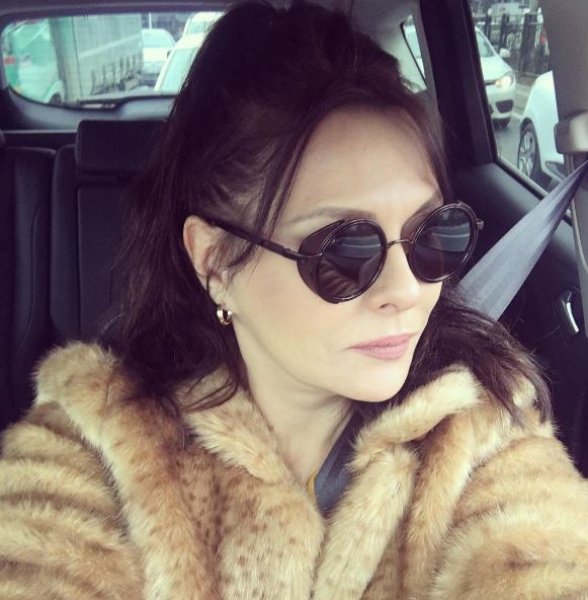 Aydan Şener bikinili fotoğrafını paylaştı