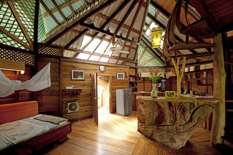 Ters mantar şeklindeki ev Kettle House