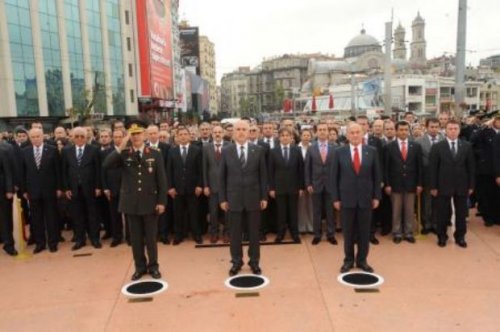 Taksim'deki kutlamalarda gerginlik 