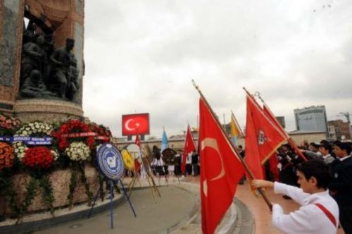 Taksim'deki kutlamalarda gerginlik 