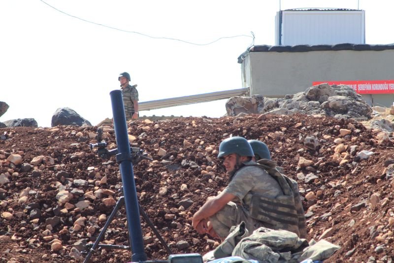 Kobani sınırına tank yığınağı