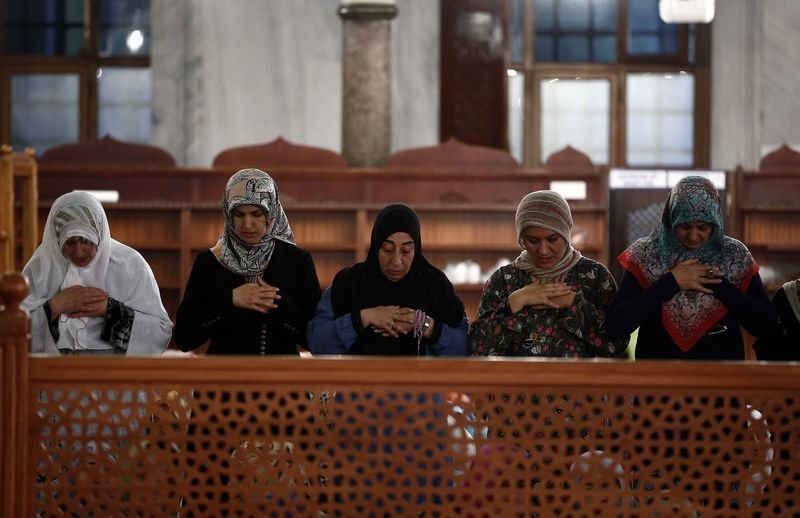 İlk teravih namazı kılındı