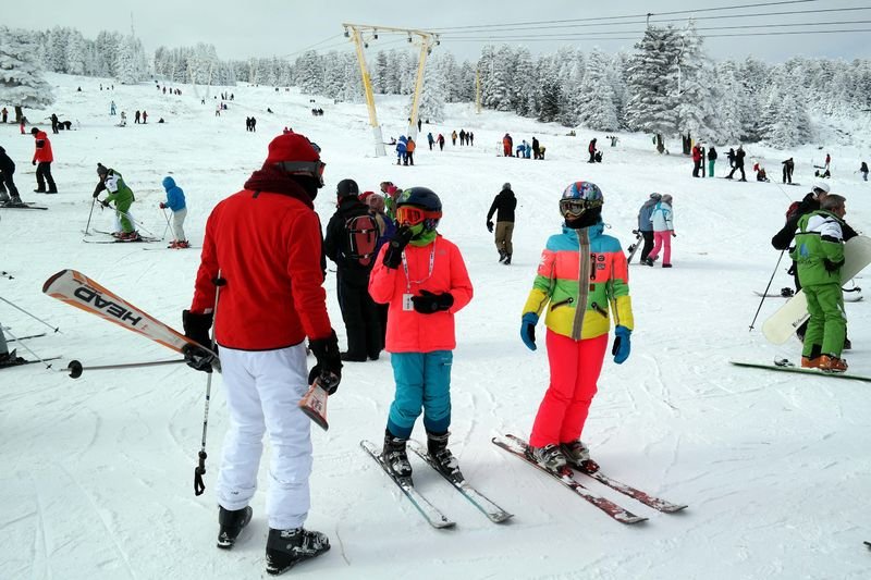 Uludağ'da pistler acemi kayakçılarla doldu
