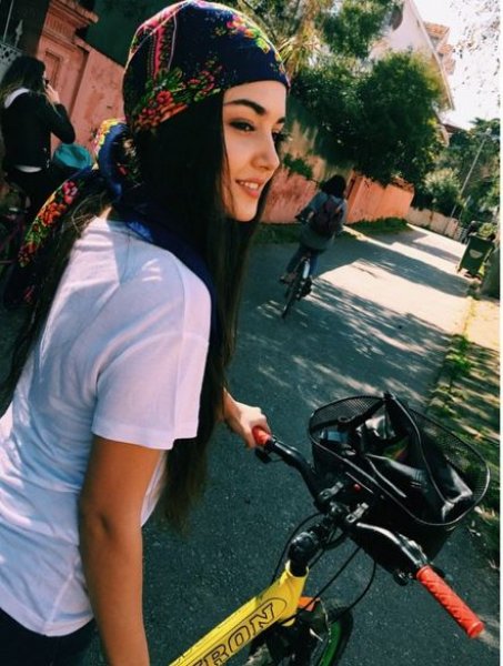 Hande Erçel'in Tayland tatili