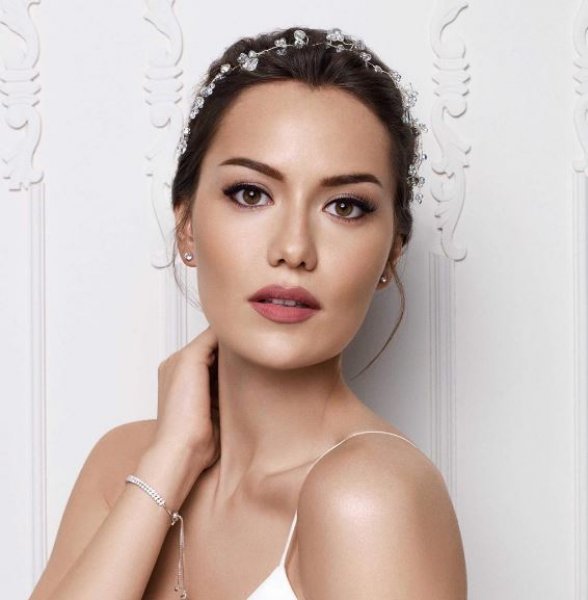 Burak Özçivit ile Fahriye Evcen'in nişanından yeni fotoğraflar