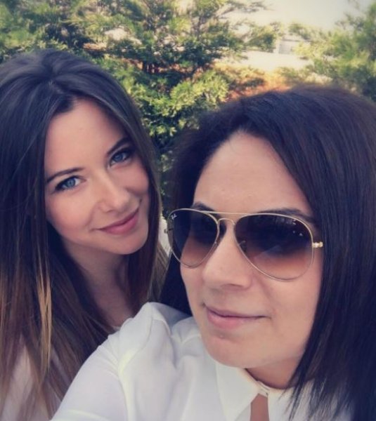 Güzel oyuncu İpek Usta doğum için gün sayıyor