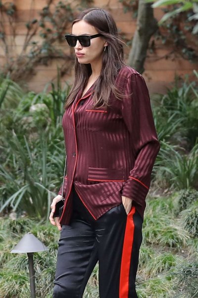 Ünlü model Irina Shayk bebeği ile yürüyüşe çıktı