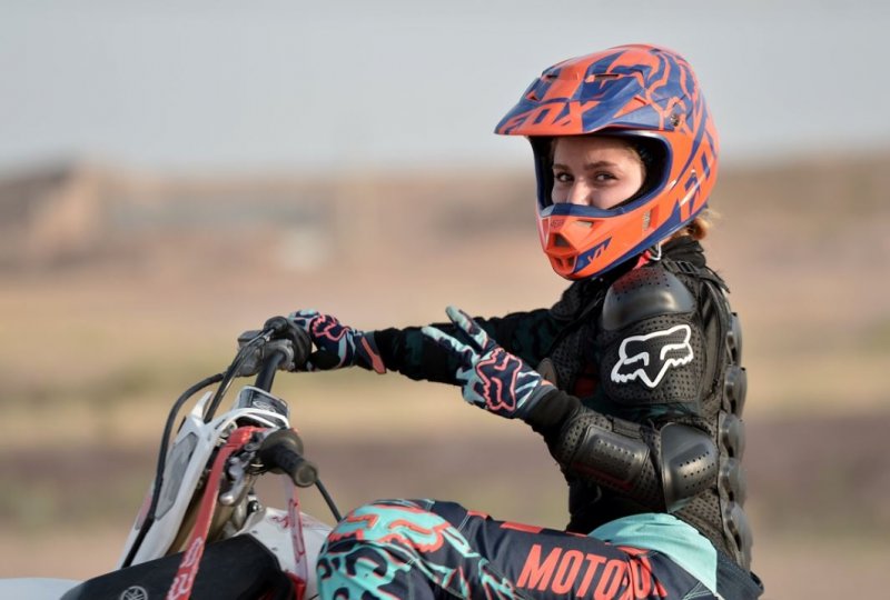 İranlı kadın motosikletçi yasakların kalkmasını istiyor