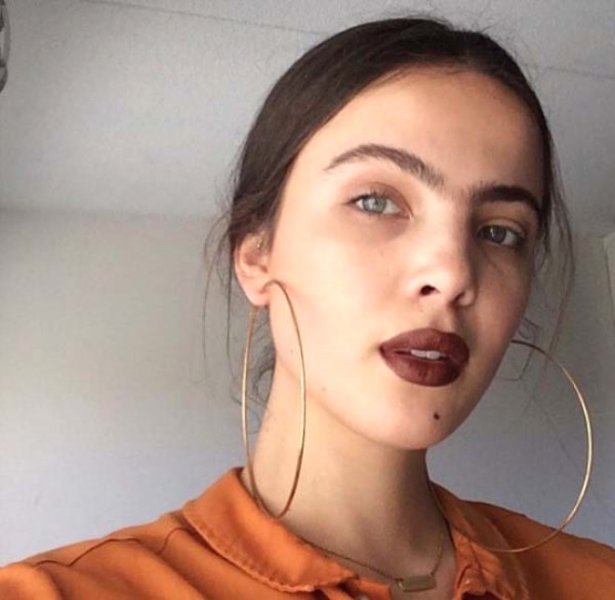 Sosyal medyanın tek kaşlı modeline teklif yağıyor 