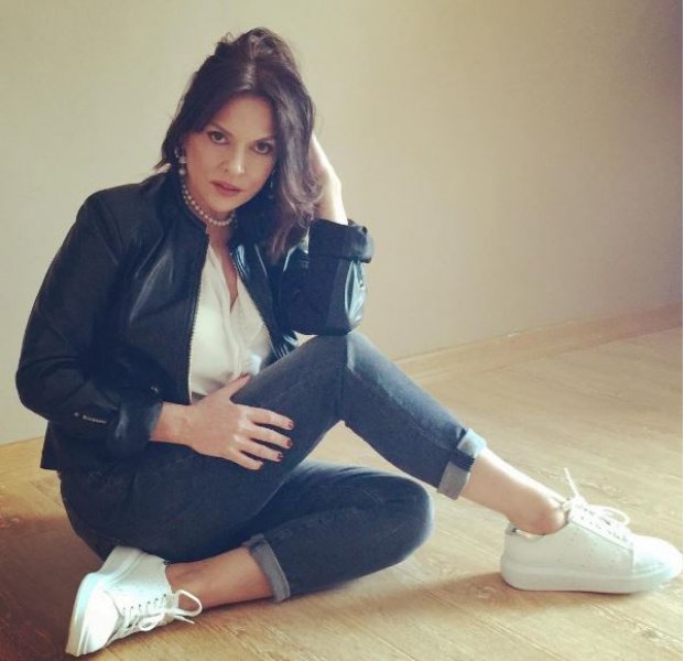 Aydan Şener bikinili fotoğrafını paylaştı