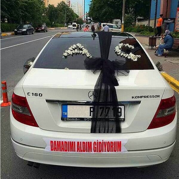 İlginç gelin arabası yazıları 