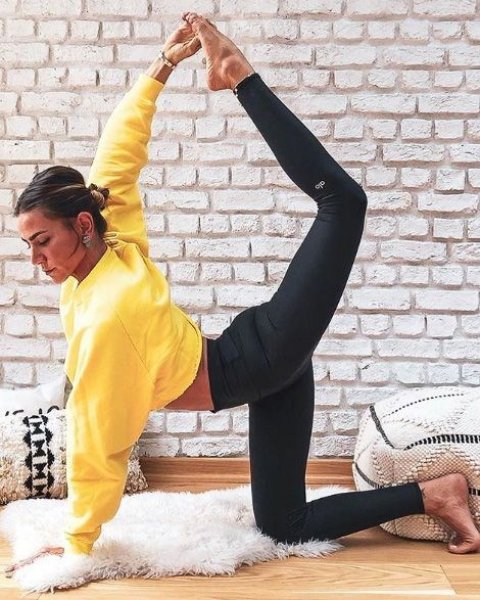 Zeynep Tokuş yoga eğitmeni oldu