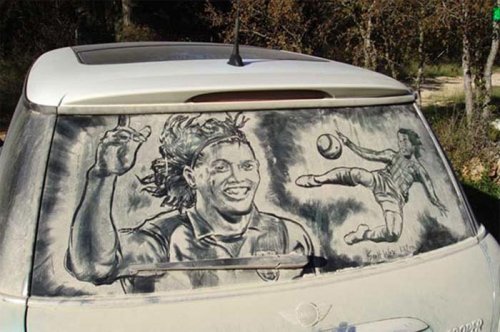Kirli araba camları ile sanat 