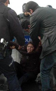 DHKP-C gözaltılarını protesto etmek isteyenlere müdahale