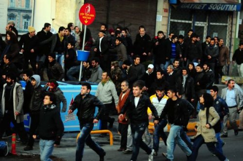 BDP'liler Taksim'i savaş alanına çevirdi