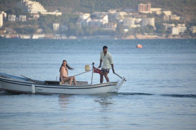 Burak Özçivit film setinde zatürre oldu