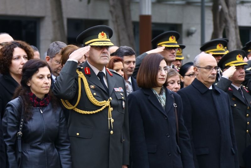 Saat 9'u 5 geçe Türkiye'de hayat durdu