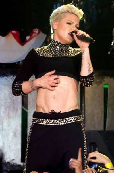 Vücutlarıyla dikkat çeken ünlüler