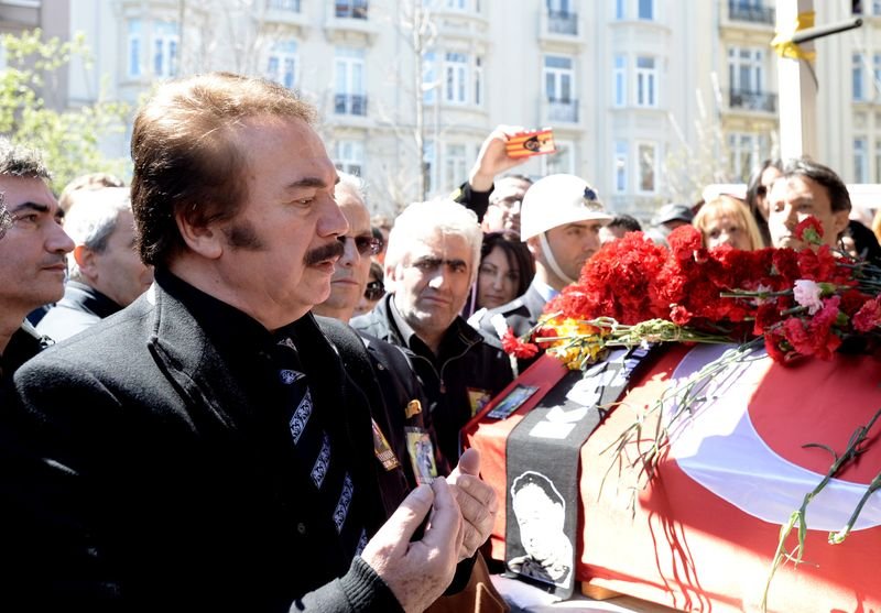 Kayahan son yolculuğuna uğurlandı