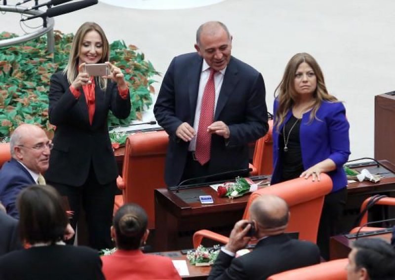 Meclis'te yemin töreni