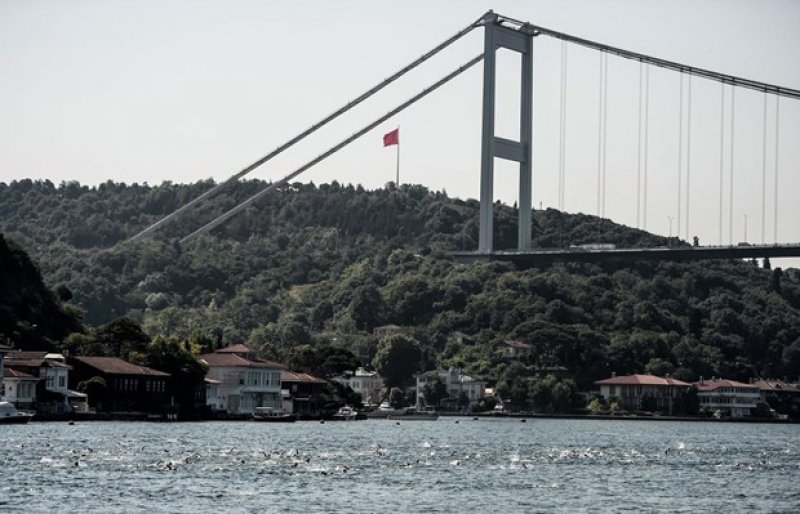 İstanbul Boğazı'nda yüzme şöleni