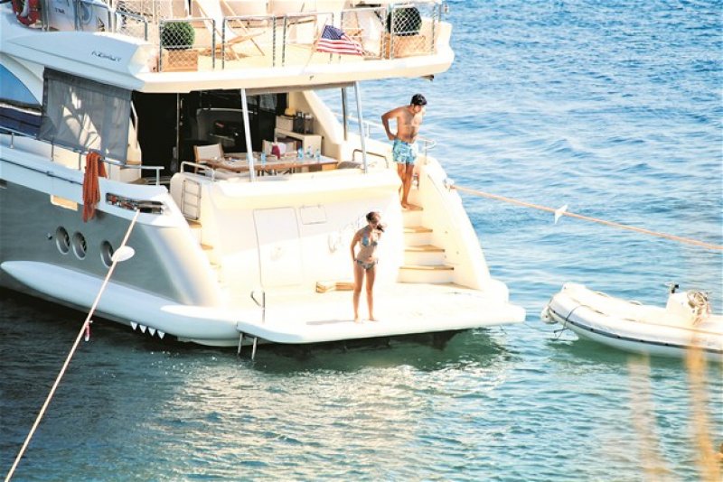 Fahriye Evcen ile Burak Özçivit'in  aşk tatili