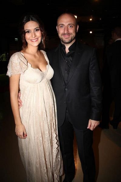 Bergüzar Korel ile Halit Ergenç tango dersi alıyor