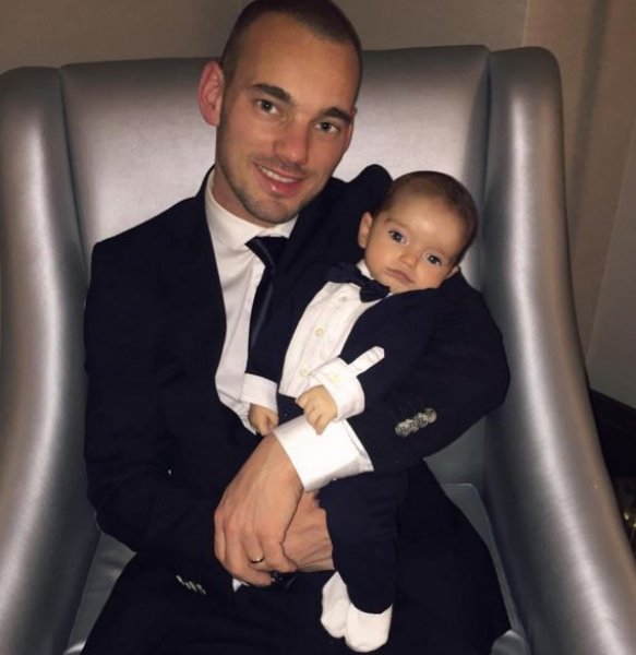 Sneijder oğlunun adını dövme yaptırdı