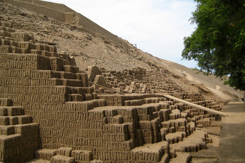 Peru'nun ortasında piramit çıktı