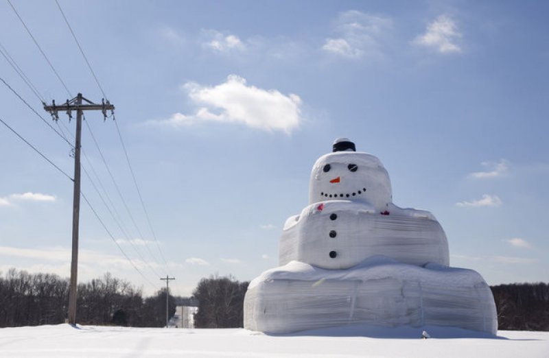 Kardan yapılan ilginç heykeller 