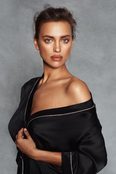 Ünlü model Irina Shayk bebeği ile yürüyüşe çıktı