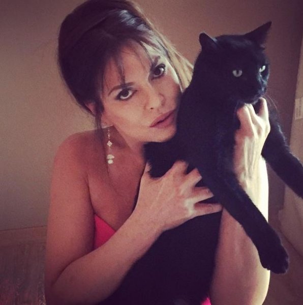 Aydan Şener bikinili fotoğrafını paylaştı