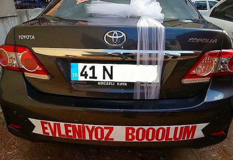 İlginç gelin arabası yazıları 