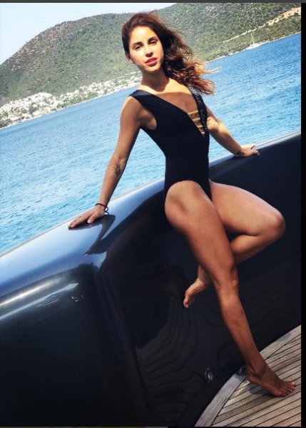 Irmak Ünal'dan kas şov 