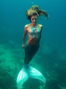 Hannah kendini deniz kızı sanıyor