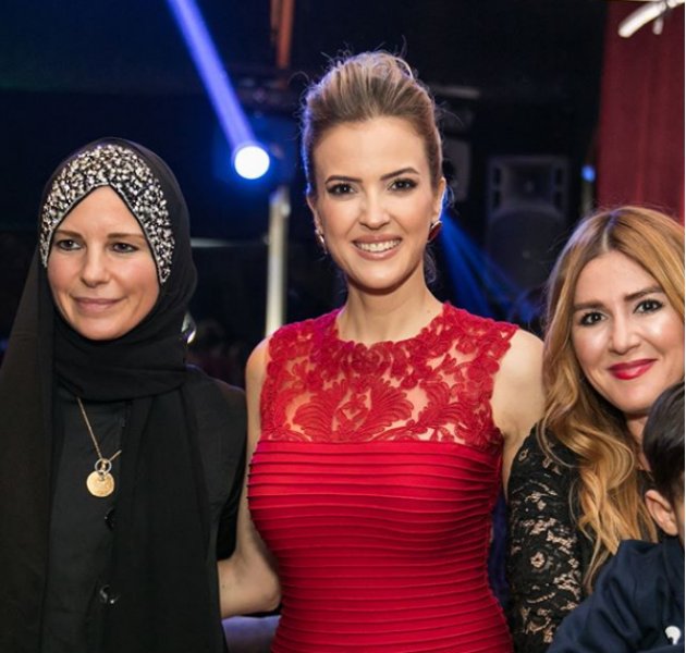 Güzel sunucu Simge Fıstıkoğlu evlendi 