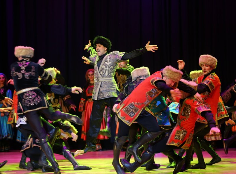 Lezginka Bursalıları coşturdu