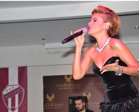 Halk pazarında makyajsız Gülben Ergen 