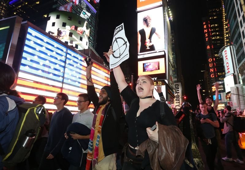 ABD'de siyahi genci öldüren polis yargılanmayacak